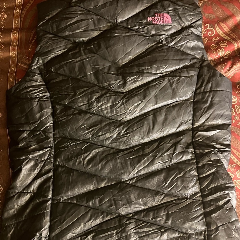 The North Face Women's Black Quilted Vest - Picture 3 of 3